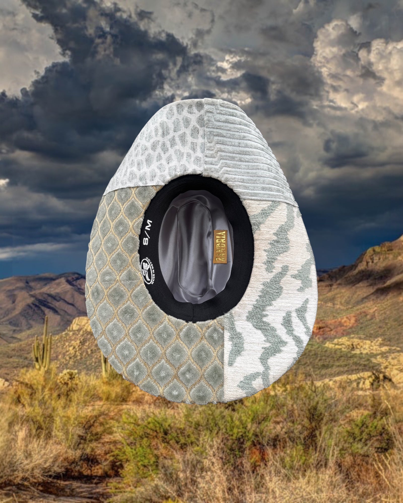 Mineral Mood - Zandria