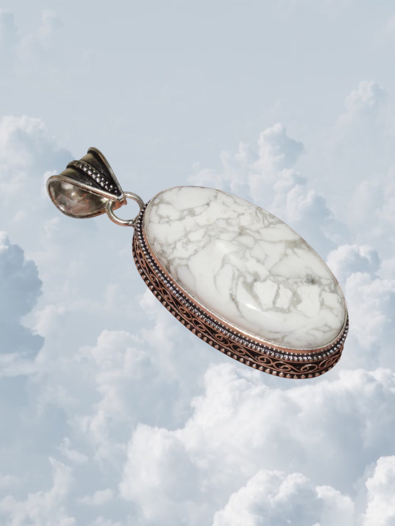 Howlite Silver - Zandria